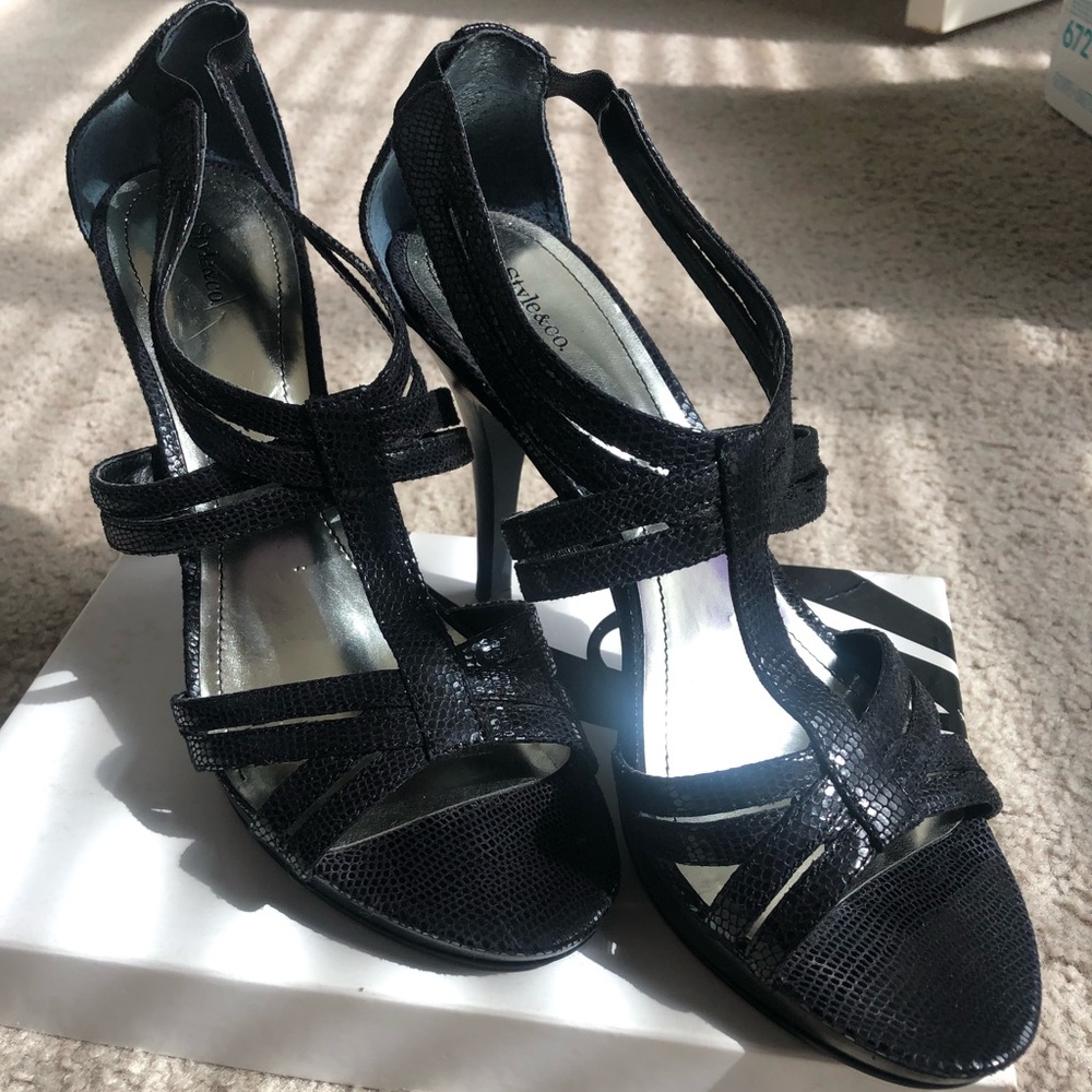 Black strappy Heels